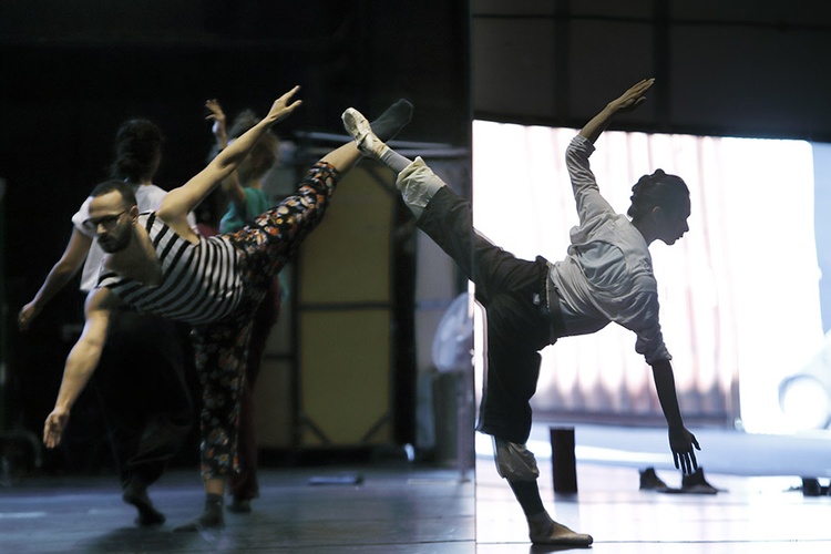 BoD dancer Long Zou and Gustavo Gomes, performer, choreograph © Sonja Werner Fotografie